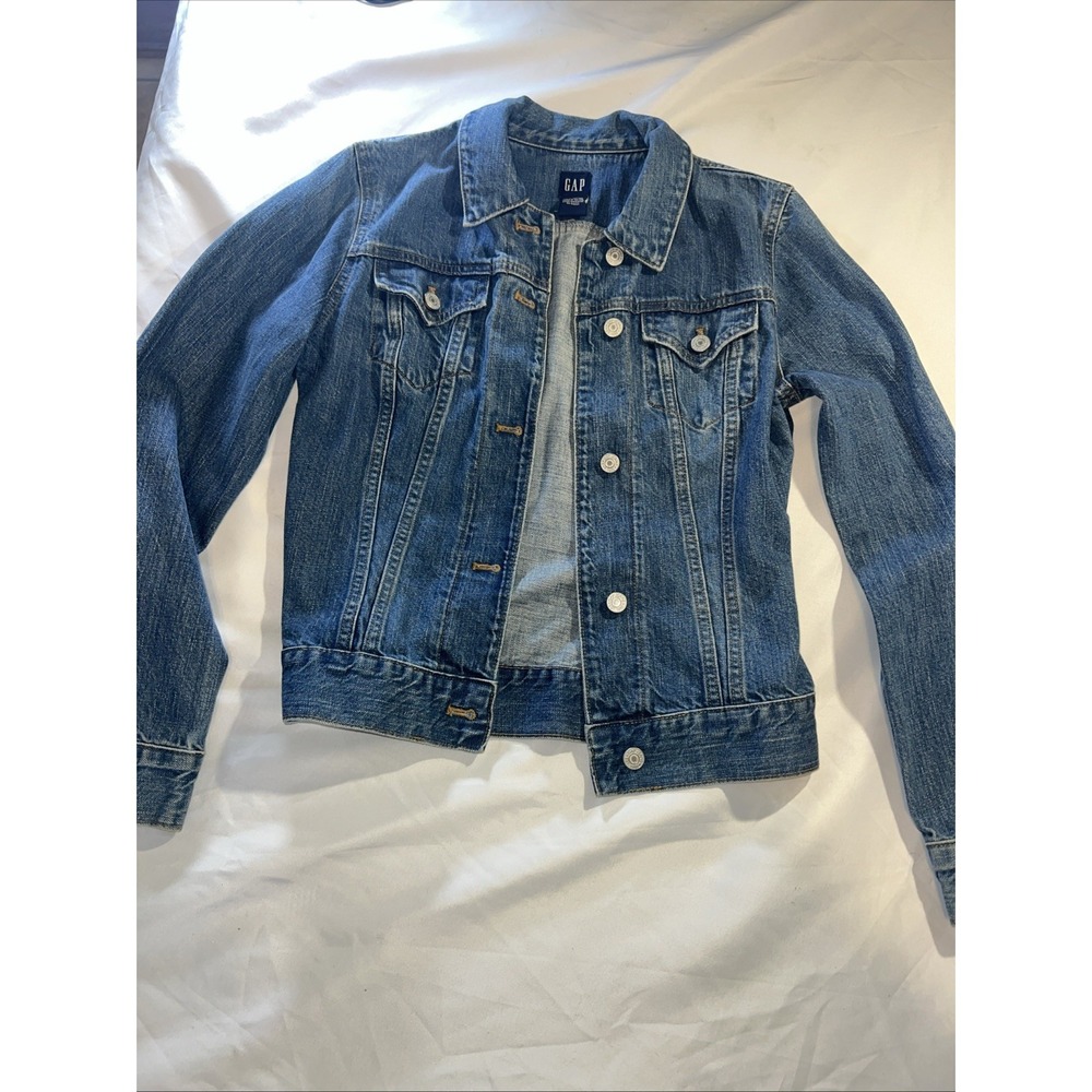 Gap Women's Size Medium Denim Jacket Closet Staple Must Have So Cute 359